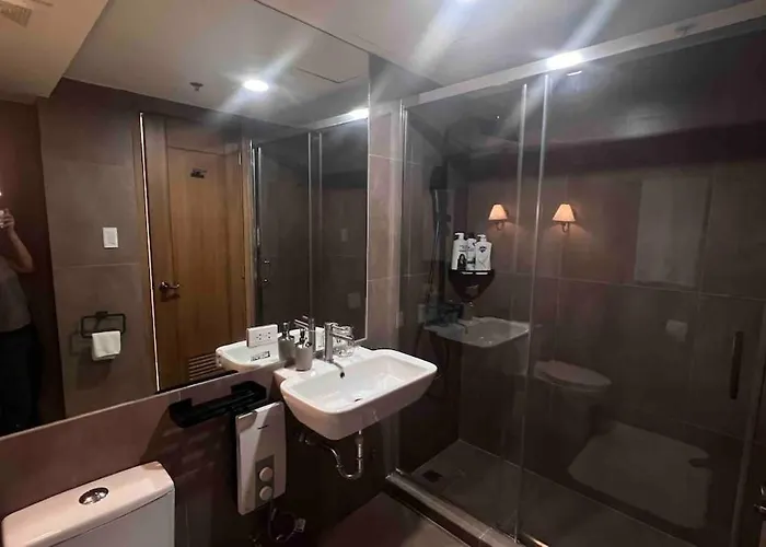 3 Bedroom Beautiful And Spacious Penthouse In Makati Apartment *