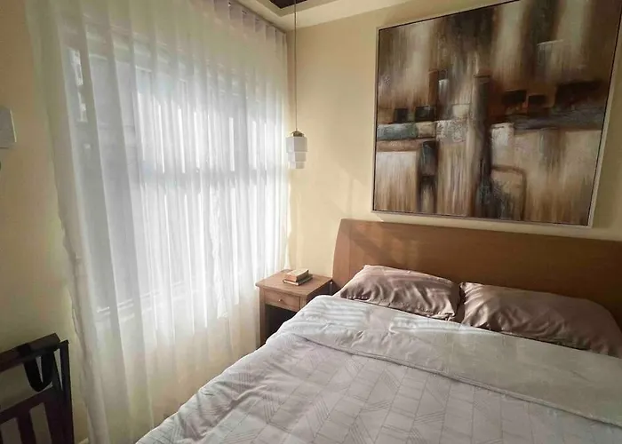 3 Bedroom Beautiful And Spacious Penthouse In Makati Apartment *