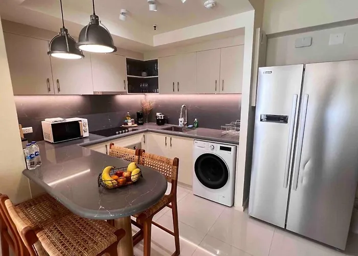 3 Bedroom Beautiful And Spacious Penthouse In Makati Apartment