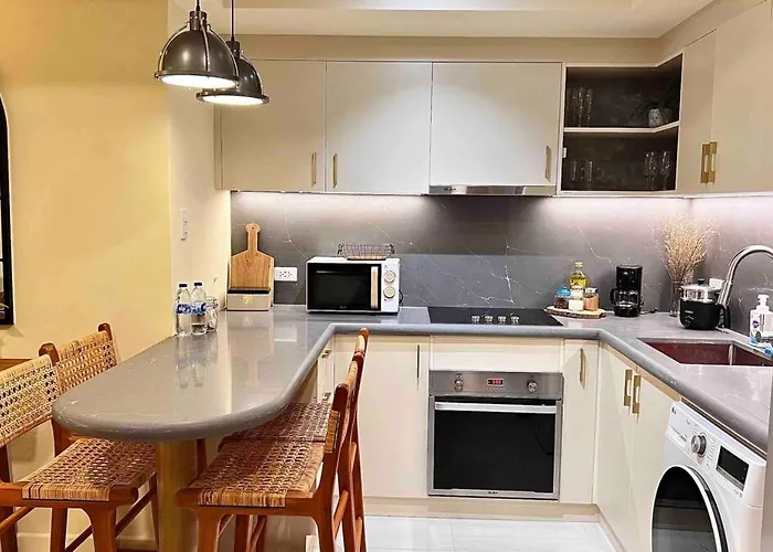 3 Bedroom Beautiful And Spacious Penthouse In Makati Apartment
