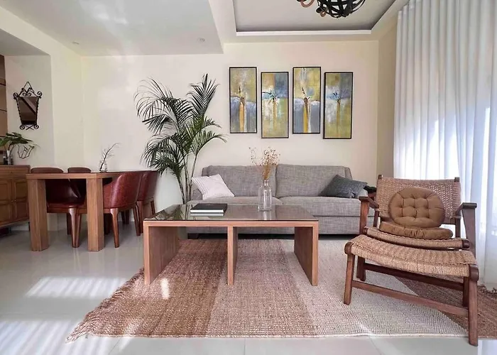 3 Bedroom Beautiful And Spacious Penthouse In Makati *