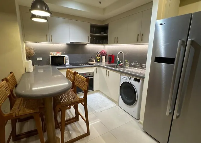 3 Bedroom Beautiful And Spacious Penthouse In Makati