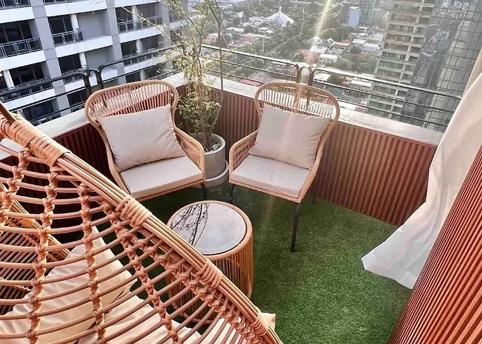 3 Bedroom Beautiful And Spacious Penthouse In Makati *