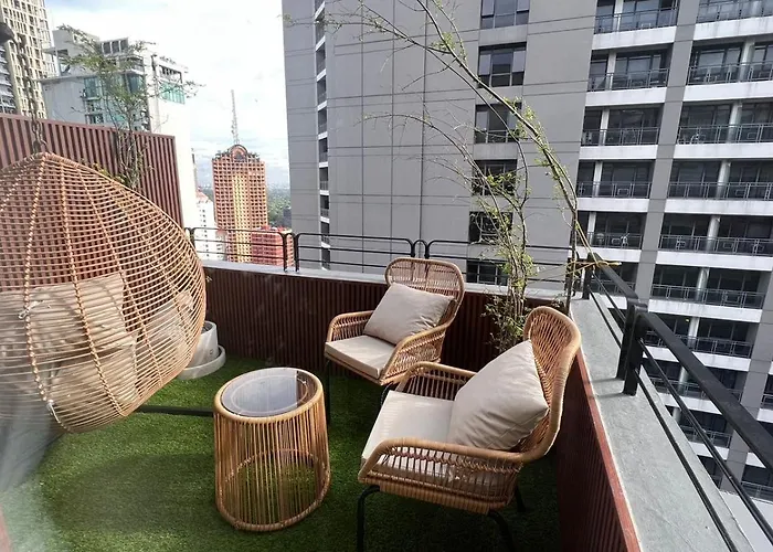 3 Bedroom Beautiful And Spacious Penthouse In Makati Apartment *