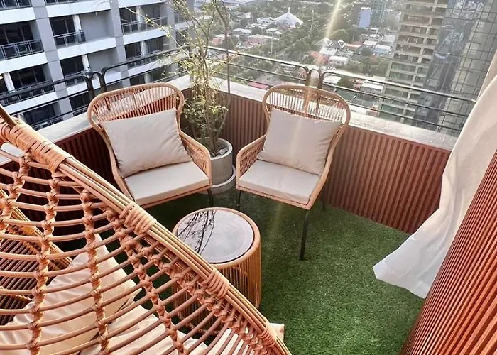 3 Bedroom Beautiful And Spacious Penthouse In Makati *